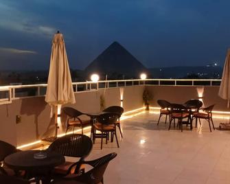 Phoenix Pyramids View Inn - Cairo - Balcone