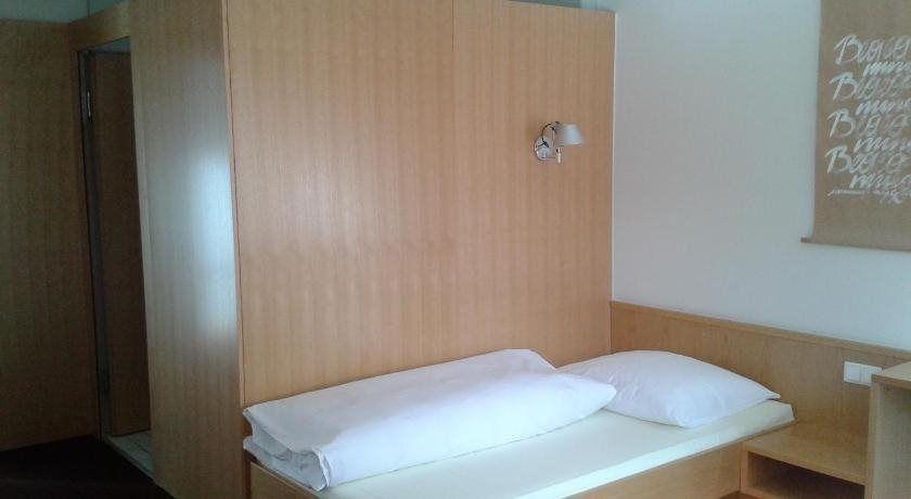 Haus Der Begegnung - انسبروك - غرفة نوم