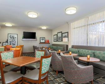 Red Lion Inn & Suites Hattiesburg - Hattiesburg - Lobby