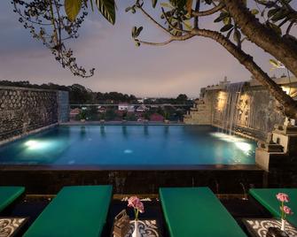 People by The Community - Siem Reap - Pool