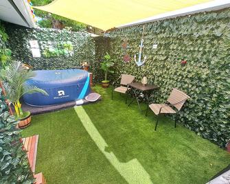Entire Studio in St Petersburg, come and enjoy your stay! - St. Petersburg - Patio