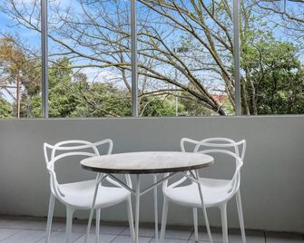 Modern 2-Bed Ivanhoe unit with Parking - Ivanhoe - Balcón