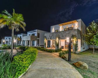 Luxury Countryside Villa | Pools |Padel |Soccer | Club house | kids playground - Los Adobes - Gebäude