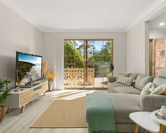 Irrilassa by the Beach by Experience Jervis Bay - Huskisson - Living room