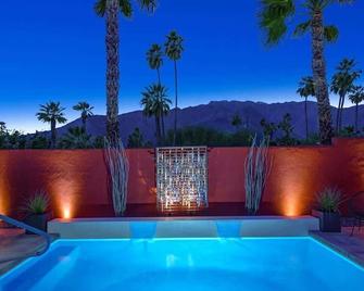 Maddelena’s Shaken, Not Stirred-Martini Paradise! - Palm Springs - Pool