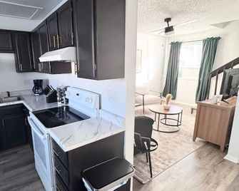 Trendy Townhouse Near Hospital in Sterling, CO - Sterling - Cocina
