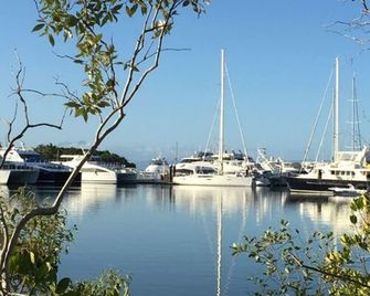 Lazy Lizard Motor Inn - Port Douglas - Outdoor view