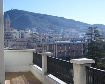 Hostal Canovas - קואנקה - מרפסת