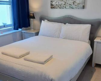 Number Four - Brighton - Habitación