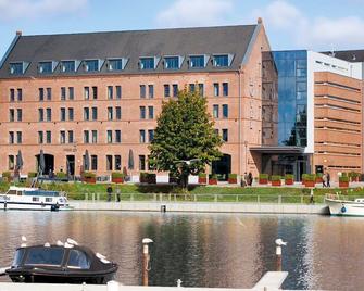 Hotel Hafenspeicher - 14023 - Classic - Leer - Bina