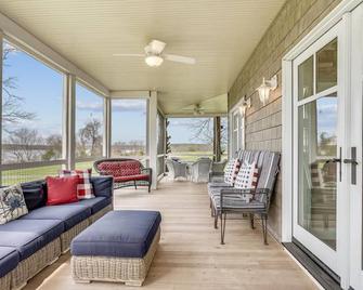 Centreville Waterfront Farm | 170 Acres | Pool | Private Dock | Private Beach | - Centreville - Sala de estar