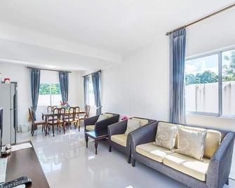 Baan Buasai - Thep Krasattri - Huiskamer