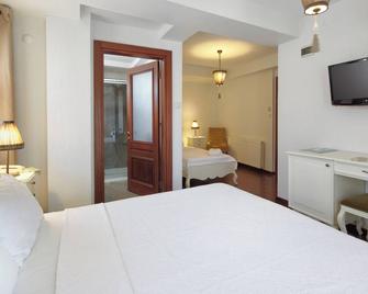 Ferahi Evler Otel - Ayvalık - Habitación