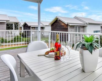 Azure Tides at Caves Beach Villas - Caves Beach - Balcón