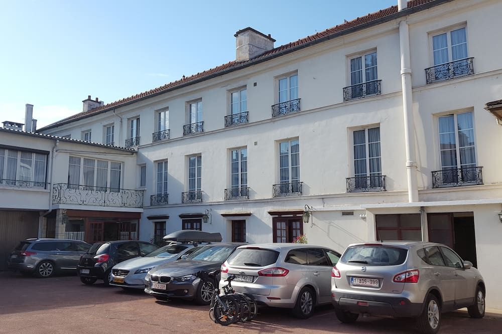 هوتل دو شيفال روج