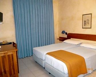 Hotel Marinella - Pizzo - Schlafzimmer