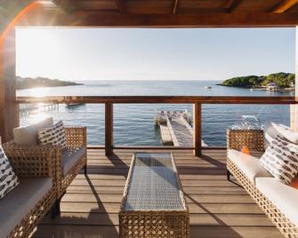 The Beach House Boutique Hotel - West End - Balcon