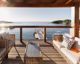 The Beach House Boutique Hotel - West End - Balkon