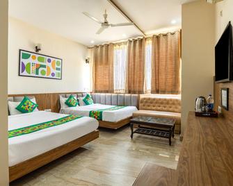 Treebo Basera - Mathura - Schlafzimmer