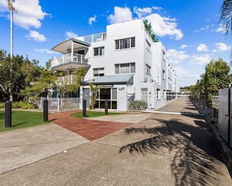 Spacious Hervey Bay Apartment with Rooftop Access - Torquay - Building