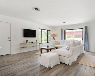 Luxury Deepwell Estate Escape - Palm Springs - Sala de estar