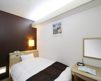Hotel Best Price Kochi - 高知 - 臥室