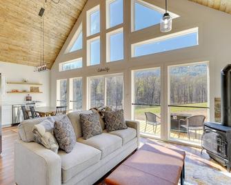 Modern Appalachian Vacation Rental with River Access - Pennington Gap - Living room