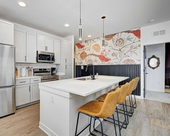 2bed/2bth - King/Queen Beds - Carmel/Fishers/Noblesville Grand Park - Noblesville - Kitchen
