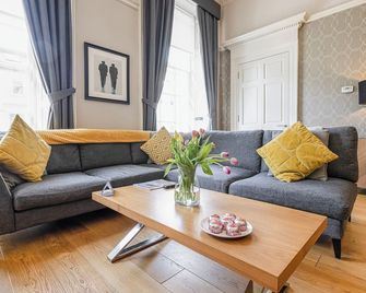 Cairn BNB Introduces Blythswood Apartments - Experience exceptional luxury living in Glasgow's most desirable location - Glasgow - Living room