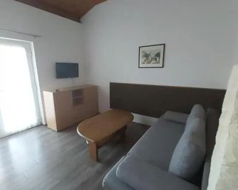 Adél Vendégház - Zamardi - Sala de estar