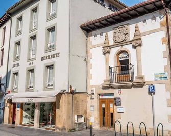 Hotel Arrasate - Montdragon - Edificio