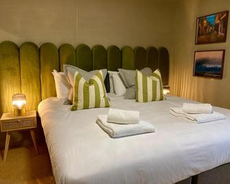 The Lion at West Pennard - Glastonbury - Bedroom