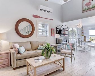 Flamingo Loft - Charming Oceanfront Loft - Multiple Decks - Private Beach Access - Fernandina Beach