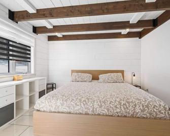 Chalet pour 6 Lac St-Jean: Quai, paddle, spa - Альма - Спальня