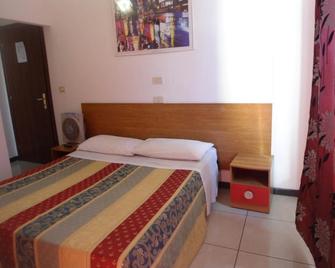 Hotel Houston Livorno - Struttura Esclusivamente Turistica - Not for Business or Workers - Livorno - Sypialnia