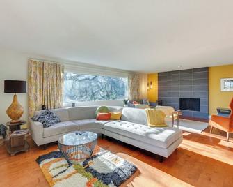 Medford Vacation Rental With En-Suite Ba - Medford - Sala de estar