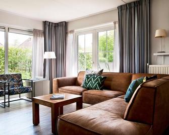 Nice home in Earnewâld with Whirlpool and sauna - Earnewâld - Living room