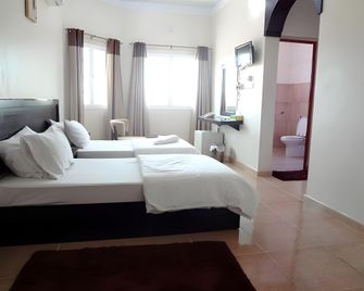 Al Multaqa Hotel - Sohar - Sypialnia
