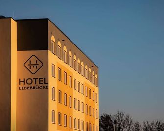 Hotel Restaurant Elbebrücke - Woerlitz - Gebouw