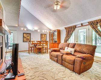Cozy Lake Chatuge Getaway, Walk to Water! - Hayesville