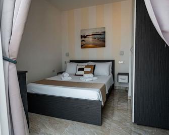 The Willows Penthouses With Jacuzzi - Victoria - Bedroom