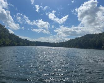 Spacious Lakefront Home On The Point With Great Views - Harrodsburg