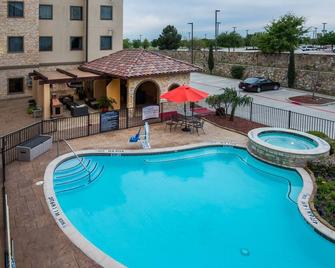 Outdoor Pool + Hot Tub + Free Breakfast | 24 Hour Business Center - Irving - Alberca