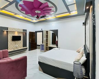 The Glitch Hotel And Restaurant - Etāwah - Lobby