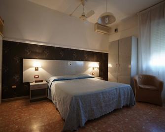 Hotel Liberty - ויארג'ו - חדר שינה