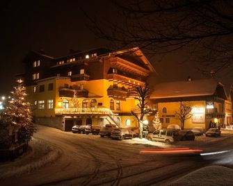 Hotel Gasthof Zum Kirchenwirt - Puch Bei Hallein - Building
