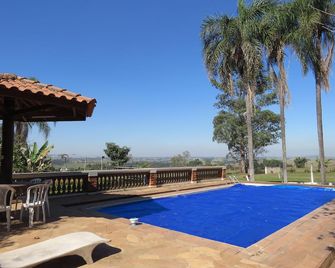 Swimming pool, air-conditioned house, great location, green area. - Piracicaba - Piscine