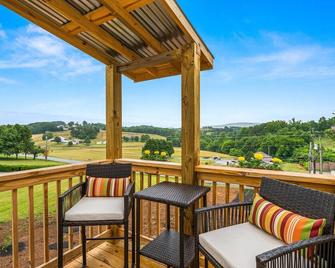 New! Cozy Loft W/ King Bed Near Gatlinburg/Pigeon Forge/Knoxville - 코닥 - 발코니