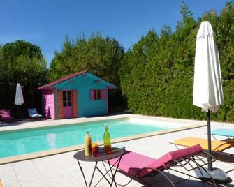 Domaine De Rhodes B&b - Aviñón - Piscina