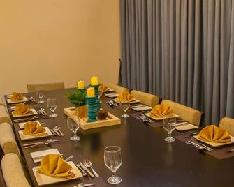 Inidi Leisure Luxury Villas - Wadduwa - Dining room